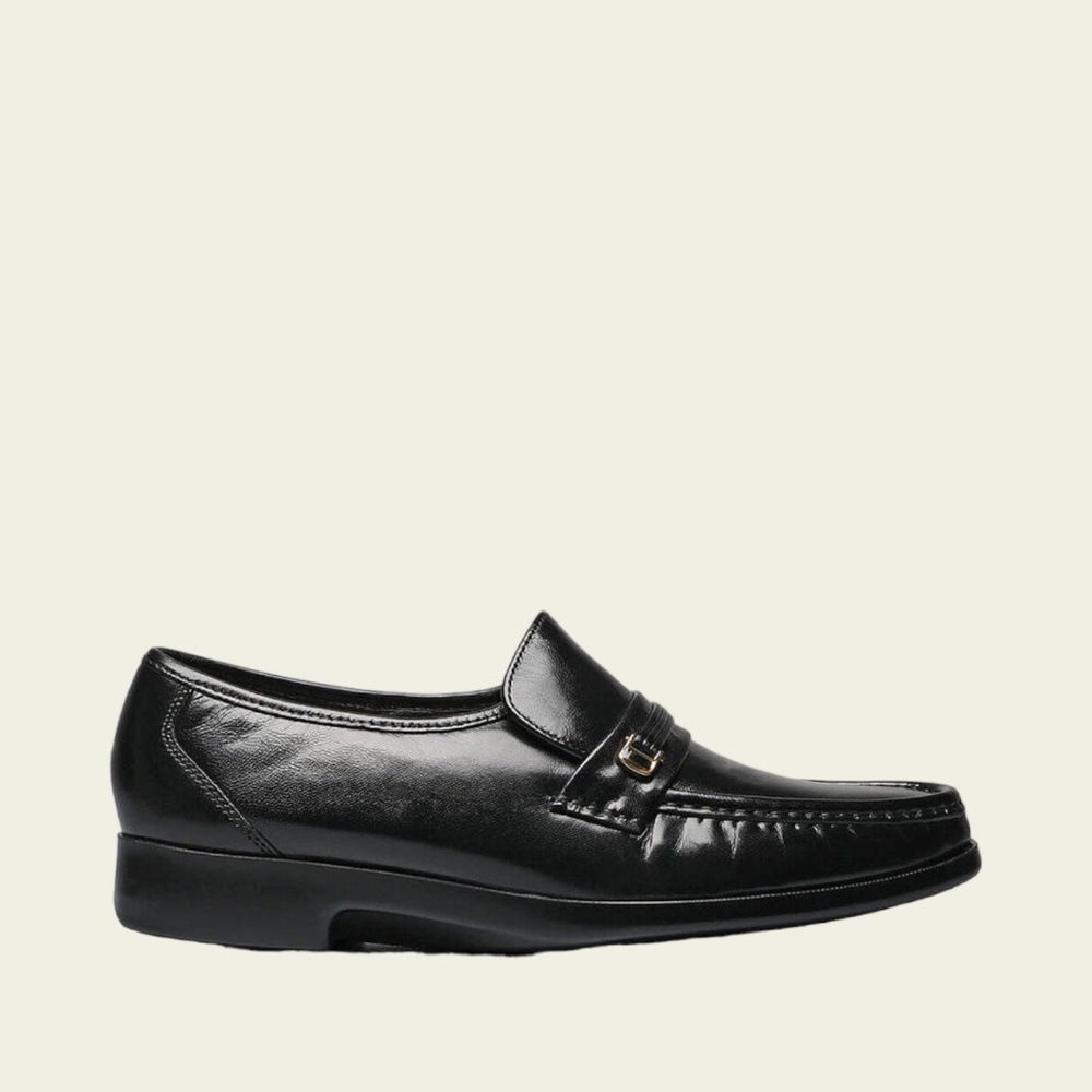 Men's Florsheim Riva Loafer in Black Leather. 17088 01